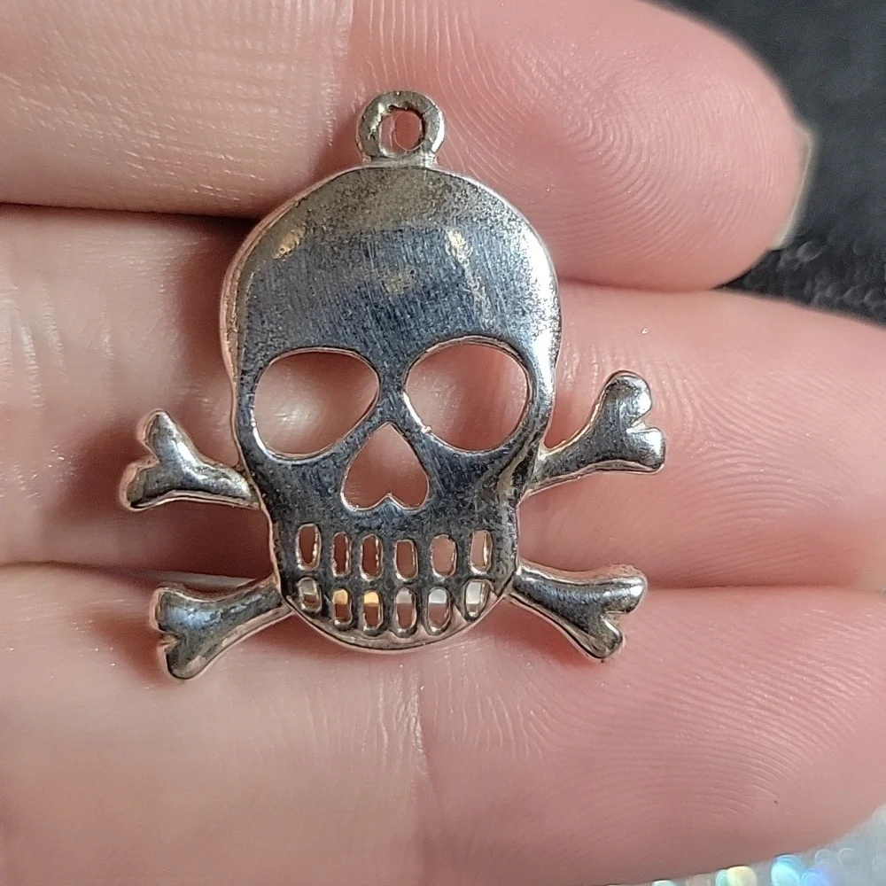 Vintage 925 Sterling Silver Skull & Crossbones Necklace Pendant
